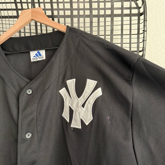Vintage adidas New York Yankees black Jersey - Picture 6 of 7